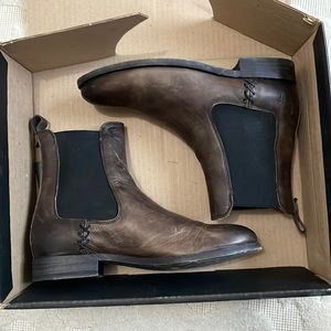 Frye Melissa Chelsea boot - size 6